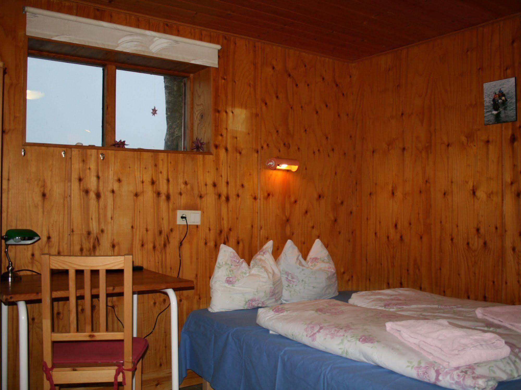 Brekkulaekur Guesthouse Hunathing Vestra Exteriör bild